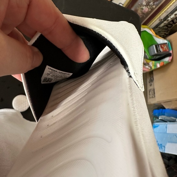 Size 7 Under Armour White Slides - Picture 4 of 4